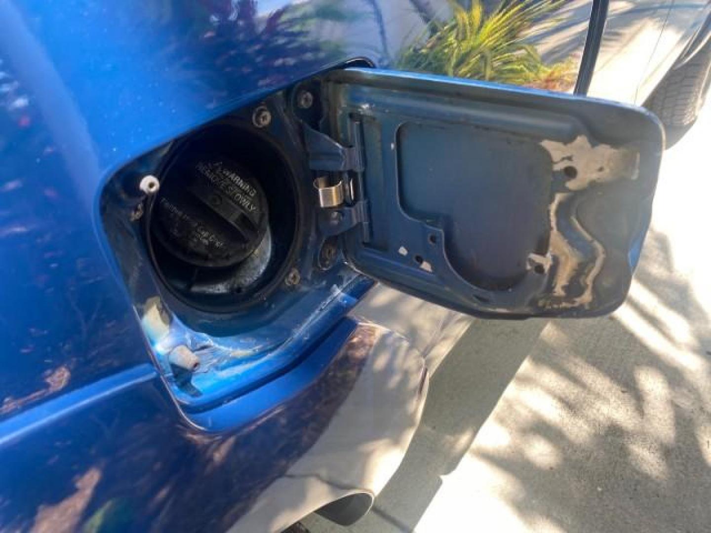 2002 Electric Blue Metallic /Gray Nissan Frontier 2WD XE FL LOW MILES 73,028 (1N6DD26S92C) with an 2.4L DOHC SMPI 16-Valve 4-Cyl Engine engine, Automatic transmission, located at 4701 North Dixie Hwy, Pompano Beach, FL, 33064, (954) 422-2889, 26.240938, -80.123474 - OUR WEBPAGE FLORIDACARS1.COM HAS OVER 100 PHOTOS AND FREE CARFAX LINK 2002 NISSAN FRONTIER XE VIN: 1N6DD26S92C366273 1 N 6 D D 2 6 S 9 2 C 3 6 6 2 7 3 CLUB CAB PICKUP 2.4L I4 F DOHC 16V GASOLINE REAR WHEEL DRIVE Top Features Alloy Wheels Cloth Seats Bed Liner Basic Features ABS Brakes Air Conditioni - Photo#91