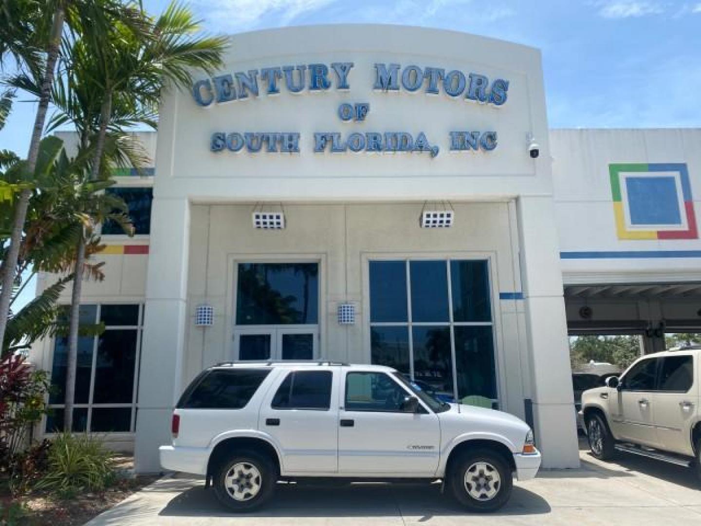 2003 Summit White /Medium Gray Chevrolet Blazer LS 4WD LOW MILES 71,072 (1GNDT13X33K) with an 4.3L Vortec 4300 V6 MFI Engine engine, Automatic transmission, located at 4701 North Dixie Hwy, Pompano Beach, FL, 33064, (954) 422-2889, 26.240938, -80.123474 - OUR WEBPAGE FLORIDACARS1.COM HAS OVER 100 PHOTOS AND FREE CARFAX LINK 2003 CHEVROLET BLAZER LS VIN: 1GNDT13X33K114534 1 G N D T 1 3 X 3 3 K 1 1 4 5 3 4 4 DOOR WAGON/SPORT UTILITY 4.3L V6 F OHV 12V GASOLINE REAR WHEEL DRIVE W/ 4X4 Top Features 4WD/AWD Alloy Wheels Cloth Seats Basic Features ABS Brake - Photo#0