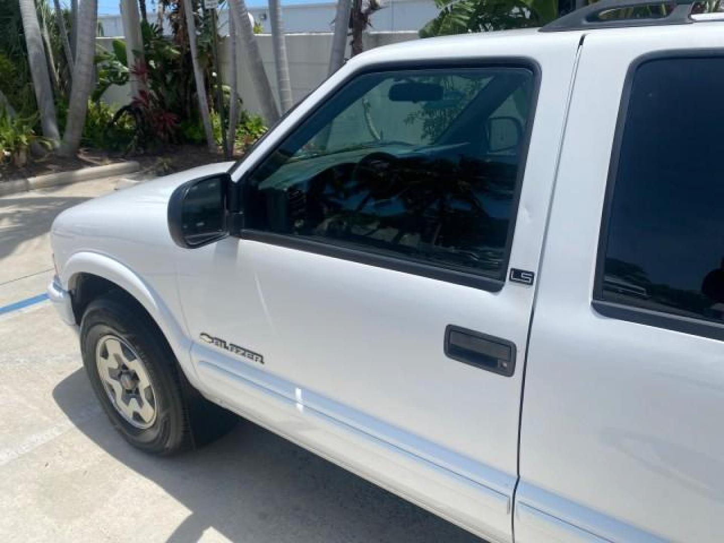 2003 Summit White /Medium Gray Chevrolet Blazer LS 4WD LOW MILES 71,072 (1GNDT13X33K) with an 4.3L Vortec 4300 V6 MFI Engine engine, Automatic transmission, located at 4701 North Dixie Hwy, Pompano Beach, FL, 33064, (954) 422-2889, 26.240938, -80.123474 - OUR WEBPAGE FLORIDACARS1.COM HAS OVER 100 PHOTOS AND FREE CARFAX LINK 2003 CHEVROLET BLAZER LS VIN: 1GNDT13X33K114534 1 G N D T 1 3 X 3 3 K 1 1 4 5 3 4 4 DOOR WAGON/SPORT UTILITY 4.3L V6 F OHV 12V GASOLINE REAR WHEEL DRIVE W/ 4X4 Top Features 4WD/AWD Alloy Wheels Cloth Seats Basic Features ABS Brake - Photo#27