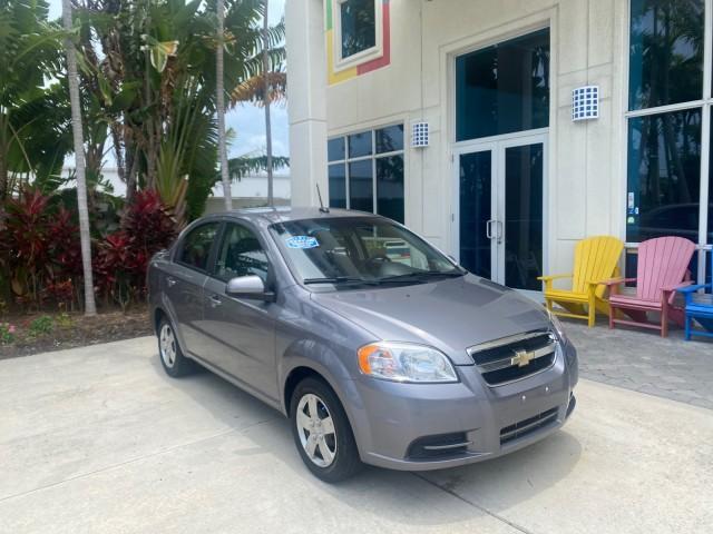 2011 Medium Gray /Charcoal Chevrolet Aveo LS LOW MILES 18,766 (KL1TD5DE5BB) with an Ecotec 1.6L DOHC 16-Valve 4-Cyl MFI Engine engine, Automatic transmission, located at 4701 North Dixie Hwy, Pompano Beach, FL, 33064, (954) 422-2889, 26.240938, -80.123474 - OUR WEBPAGE FLORIDACARS1.COM HAS OVER 100 PHOTOS AND FREE CARFAX LINK 2011 CHEVROLET AVEO LT VIN: KL1TD5DE5BB141987 K L 1 T D 5 D E 5 B B 1 4 1 9 8 7 SEDAN 4 DR 1.6L I4 F DOHC 16V GASOLINE 35 MPG FRONT WHEEL DRIVE Top Features Cloth Seats Basic Features AM/FM Stereo Automatic Transmission Cruise Con - Photo#1