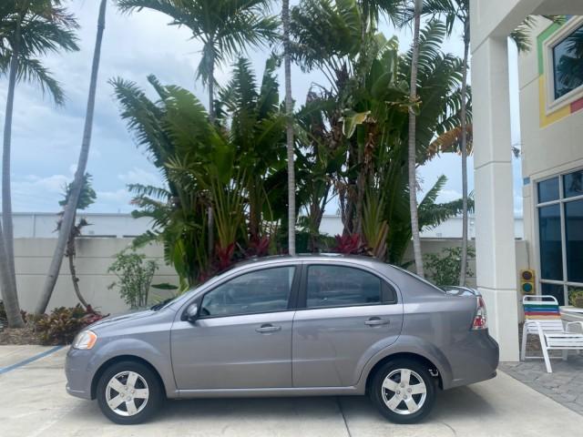 2011 Medium Gray /Charcoal Chevrolet Aveo LS LOW MILES 18,766 (KL1TD5DE5BB) with an Ecotec 1.6L DOHC 16-Valve 4-Cyl MFI Engine engine, Automatic transmission, located at 4701 North Dixie Hwy, Pompano Beach, FL, 33064, (954) 422-2889, 26.240938, -80.123474 - OUR WEBPAGE FLORIDACARS1.COM HAS OVER 100 PHOTOS AND FREE CARFAX LINK 2011 CHEVROLET AVEO LT VIN: KL1TD5DE5BB141987 K L 1 T D 5 D E 5 B B 1 4 1 9 8 7 SEDAN 4 DR 1.6L I4 F DOHC 16V GASOLINE 35 MPG FRONT WHEEL DRIVE Top Features Cloth Seats Basic Features AM/FM Stereo Automatic Transmission Cruise Con - Photo#4