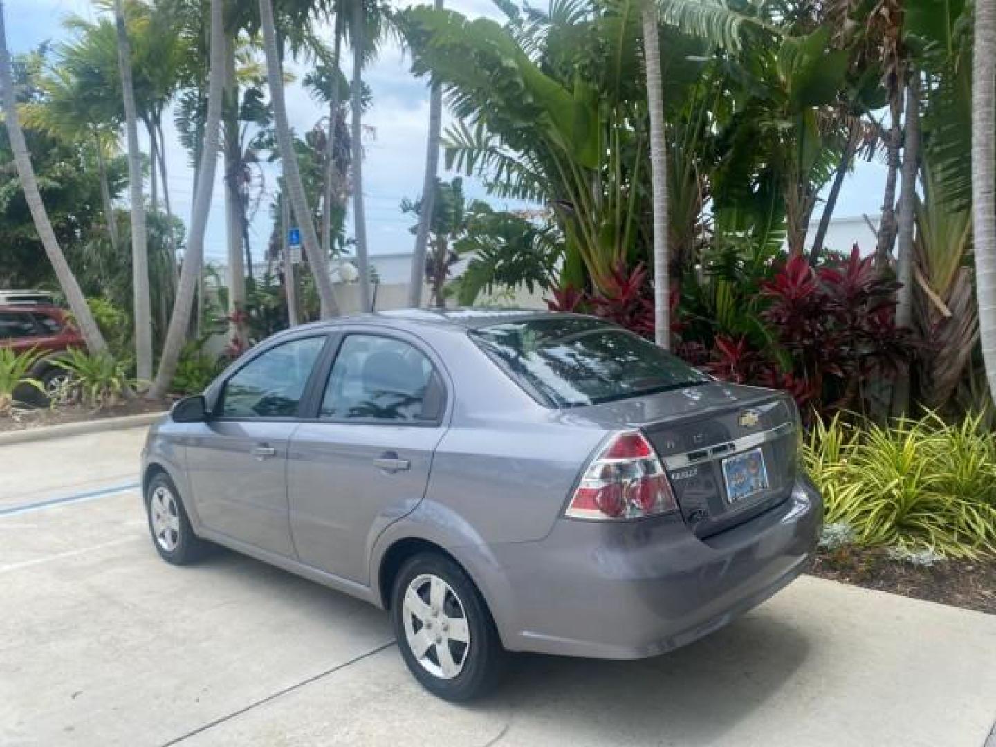 2011 Medium Gray /Charcoal Chevrolet Aveo LS LOW MILES 18,701 (KL1TD5DE5BB) with an Ecotec 1.6L DOHC 16-Valve 4-Cyl MFI Engine engine, Automatic transmission, located at 4701 North Dixie Hwy, Pompano Beach, FL, 33064, (954) 422-2889, 26.240938, -80.123474 - OUR WEBPAGE FLORIDACARS1.COM HAS OVER 100 PHOTOS AND FREE CARFAX LINK 2011 CHEVROLET AVEO LT VIN: KL1TD5DE5BB141987 K L 1 T D 5 D E 5 B B 1 4 1 9 8 7 SEDAN 4 DR 1.6L I4 F DOHC 16V GASOLINE 35 MPG FRONT WHEEL DRIVE Top Features Cloth Seats Basic Features AM/FM Stereo Automatic Transmission Cruise Con - Photo#5