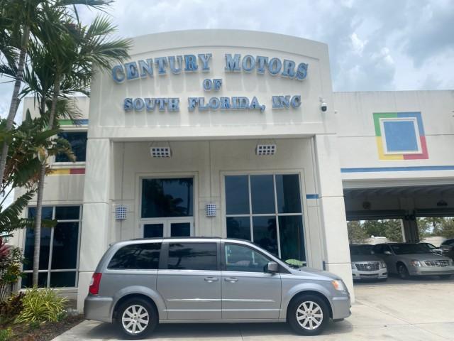 photo of 2014 Chrysler Town  and  Country Touring LOW MILES ONLY 46.298