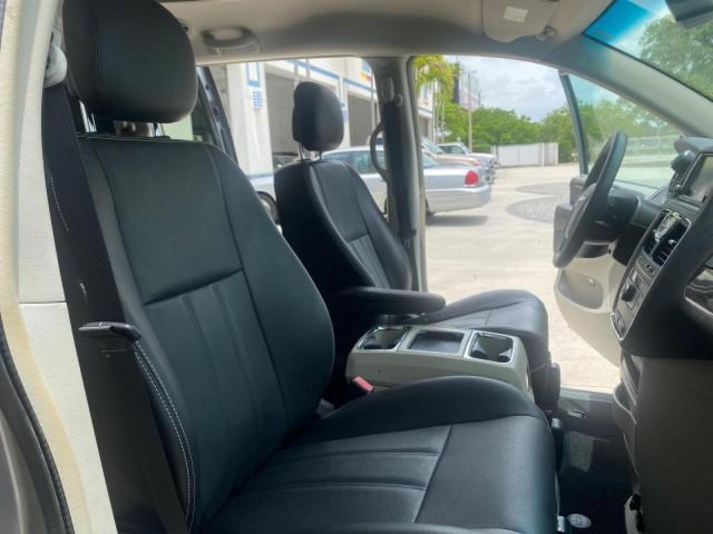 2014 Billet Silver Metallic Clearcoat /Black/Light Graystone Chrysler Town and Country Touring LOW MILES ONLY 46.298 (2C4RC1BG3ER) with an 3.6L V6 Cylinder Engine engine, Automatic transmission, located at 4701 North Dixie Hwy, Pompano Beach, FL, 33064, (954) 422-2889, 26.240938, -80.123474 - OUR WEBPAGE FLORIDACARS1.COM HAS OVER 100 PHOTOS AND FREE CARFAX LINK 2014 CHRYSLER TOWN AND COUNTRY TOURING VIN: 2C4RC1BG3ER206943 2 C 4 R C 1 B G 3 E R 2 0 6 9 4 3 VAN 3.6L V6 F DOHC 24V GASOLINE FRONT WHEEL DRIVE Top Features Alloy Wheels Rear Air Conditioning Bluetooth Technology Rear Entertainm - Photo#12