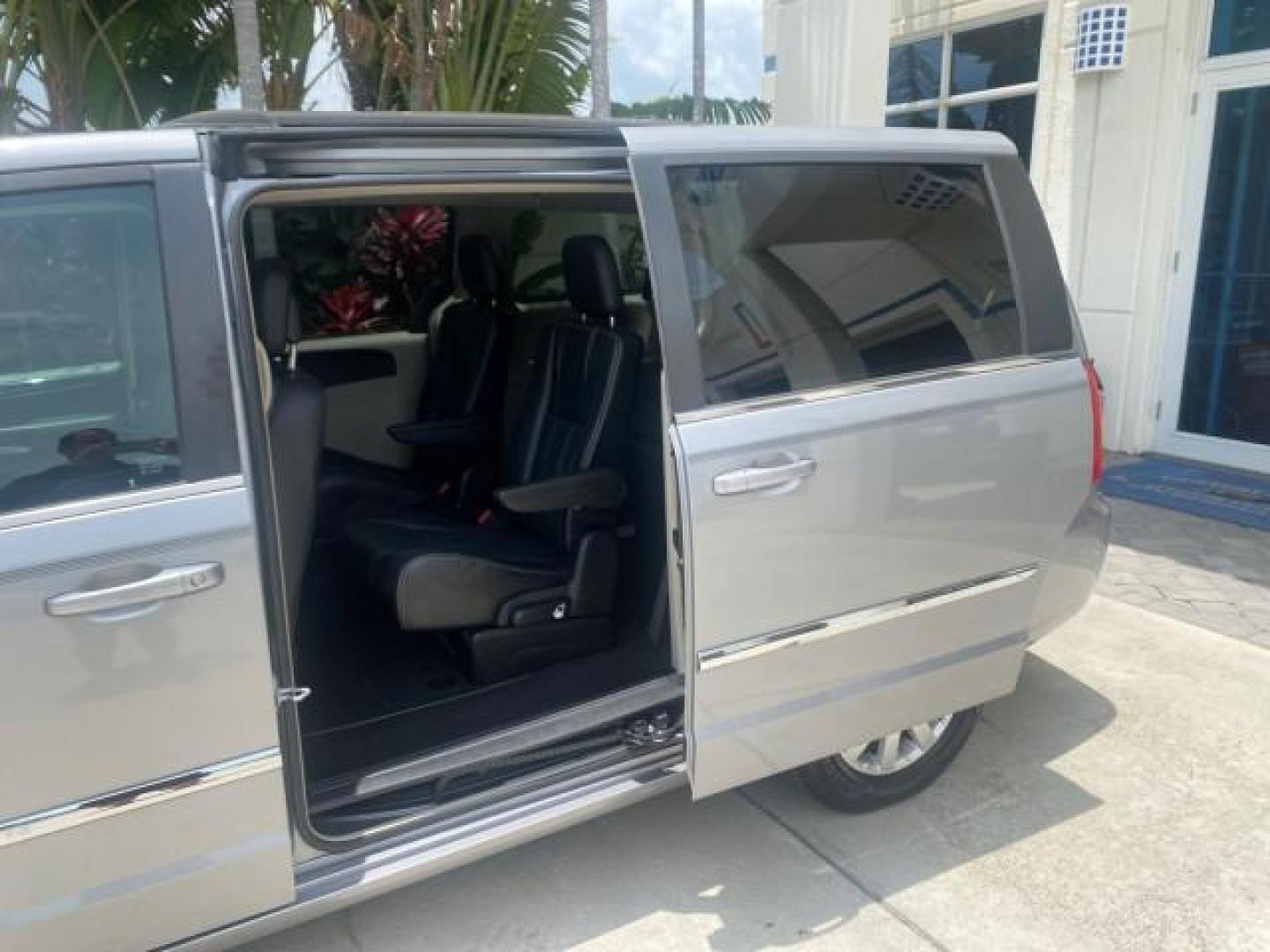 2014 Billet Silver Metallic Clearcoat /Black/Light Graystone Chrysler Town and Country Touring LOW MILES ONLY 46.298 (2C4RC1BG3ER) with an 3.6L V6 Cylinder Engine engine, Automatic transmission, located at 4701 North Dixie Hwy, Pompano Beach, FL, 33064, (954) 422-2889, 26.240938, -80.123474 - OUR WEBPAGE FLORIDACARS1.COM HAS OVER 100 PHOTOS AND FREE CARFAX LINK 2014 CHRYSLER TOWN AND COUNTRY TOURING VIN: 2C4RC1BG3ER206943 2 C 4 R C 1 B G 3 E R 2 0 6 9 4 3 VAN 3.6L V6 F DOHC 24V GASOLINE FRONT WHEEL DRIVE Top Features Alloy Wheels Rear Air Conditioning Bluetooth Technology Rear Entertainm - Photo#13