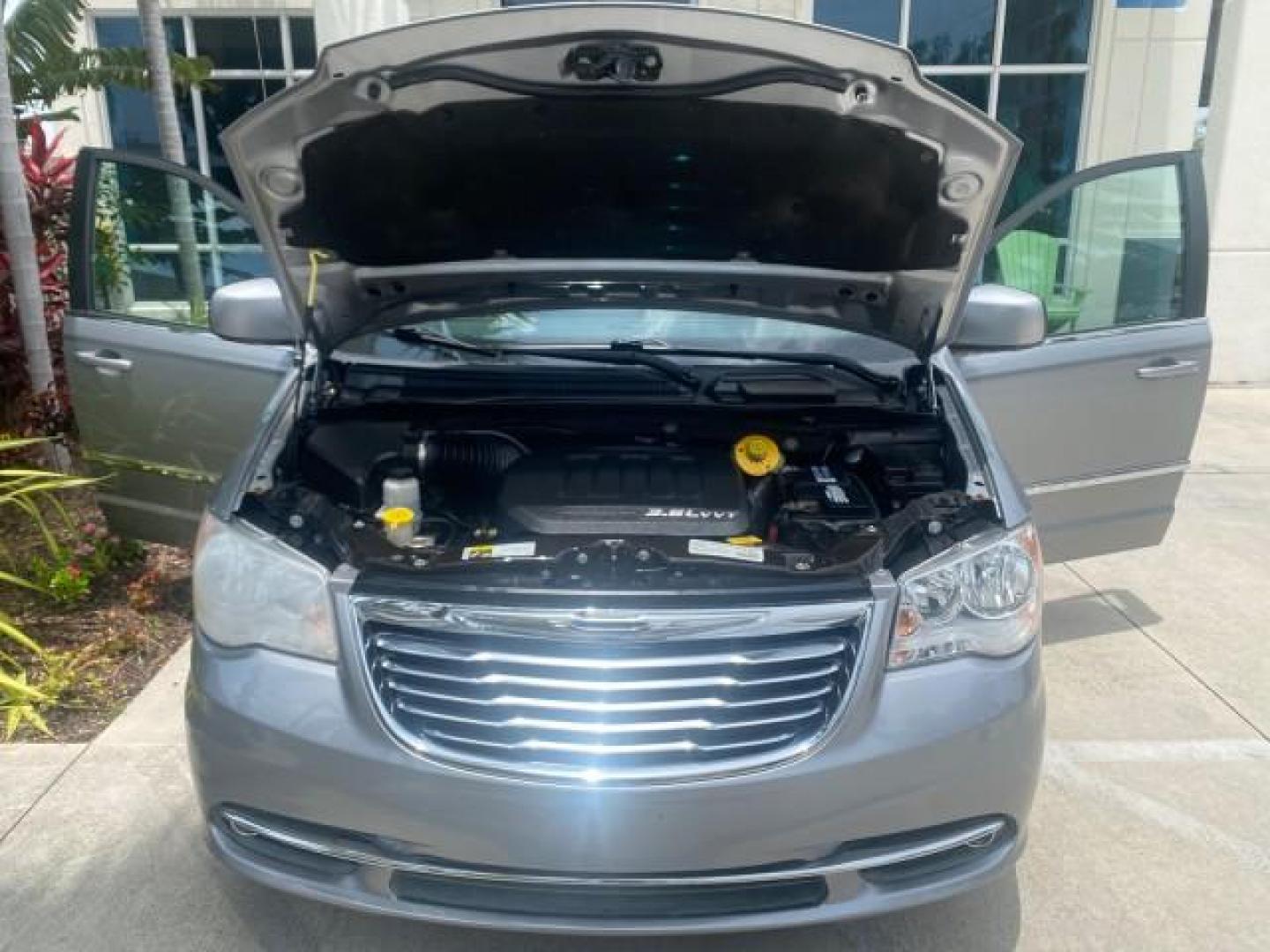 2014 Billet Silver Metallic Clearcoat /Black/Light Graystone Chrysler Town and Country Touring LOW MILES ONLY 46.298 (2C4RC1BG3ER) with an 3.6L V6 Cylinder Engine engine, Automatic transmission, located at 4701 North Dixie Hwy, Pompano Beach, FL, 33064, (954) 422-2889, 26.240938, -80.123474 - OUR WEBPAGE FLORIDACARS1.COM HAS OVER 100 PHOTOS AND FREE CARFAX LINK 2014 CHRYSLER TOWN AND COUNTRY TOURING VIN: 2C4RC1BG3ER206943 2 C 4 R C 1 B G 3 E R 2 0 6 9 4 3 VAN 3.6L V6 F DOHC 24V GASOLINE FRONT WHEEL DRIVE Top Features Alloy Wheels Rear Air Conditioning Bluetooth Technology Rear Entertainm - Photo#17