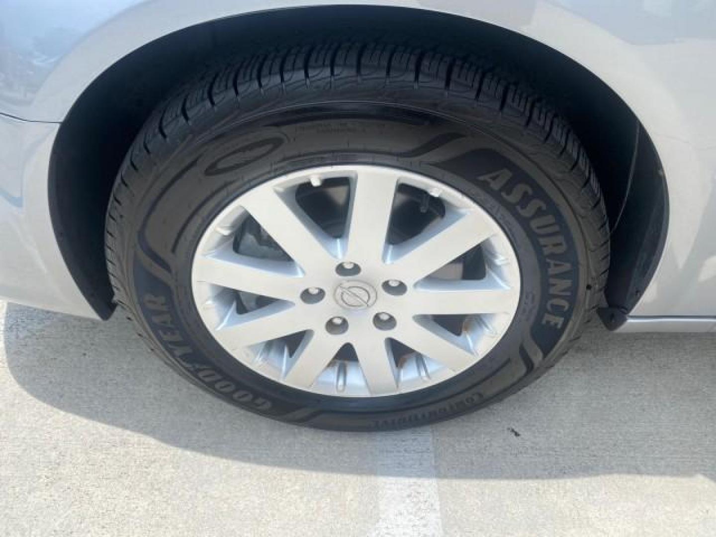 2014 Billet Silver Metallic Clearcoat /Black/Light Graystone Chrysler Town and Country Touring LOW MILES ONLY 46.298 (2C4RC1BG3ER) with an 3.6L V6 Cylinder Engine engine, Automatic transmission, located at 4701 North Dixie Hwy, Pompano Beach, FL, 33064, (954) 422-2889, 26.240938, -80.123474 - OUR WEBPAGE FLORIDACARS1.COM HAS OVER 100 PHOTOS AND FREE CARFAX LINK 2014 CHRYSLER TOWN AND COUNTRY TOURING VIN: 2C4RC1BG3ER206943 2 C 4 R C 1 B G 3 E R 2 0 6 9 4 3 VAN 3.6L V6 F DOHC 24V GASOLINE FRONT WHEEL DRIVE Top Features Alloy Wheels Rear Air Conditioning Bluetooth Technology Rear Entertainm - Photo#19