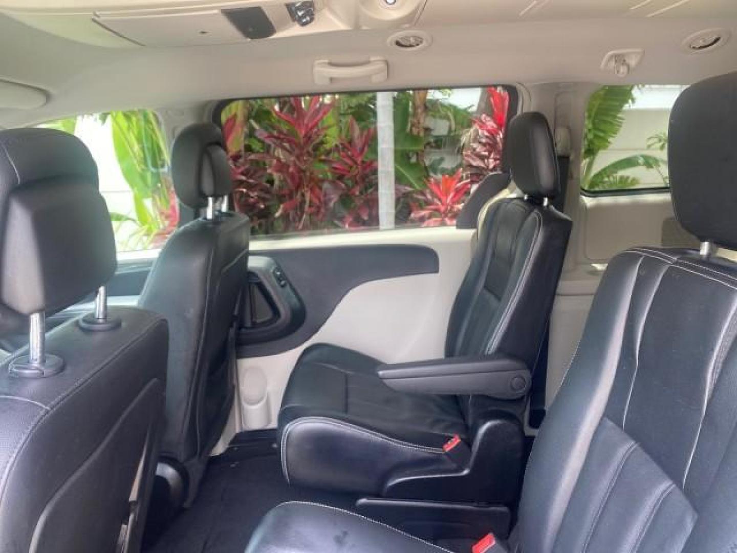 2014 Billet Silver Metallic Clearcoat /Black/Light Graystone Chrysler Town and Country Touring LOW MILES ONLY 46.298 (2C4RC1BG3ER) with an 3.6L V6 Cylinder Engine engine, Automatic transmission, located at 4701 North Dixie Hwy, Pompano Beach, FL, 33064, (954) 422-2889, 26.240938, -80.123474 - OUR WEBPAGE FLORIDACARS1.COM HAS OVER 100 PHOTOS AND FREE CARFAX LINK 2014 CHRYSLER TOWN AND COUNTRY TOURING VIN: 2C4RC1BG3ER206943 2 C 4 R C 1 B G 3 E R 2 0 6 9 4 3 VAN 3.6L V6 F DOHC 24V GASOLINE FRONT WHEEL DRIVE Top Features Alloy Wheels Rear Air Conditioning Bluetooth Technology Rear Entertainm - Photo#59