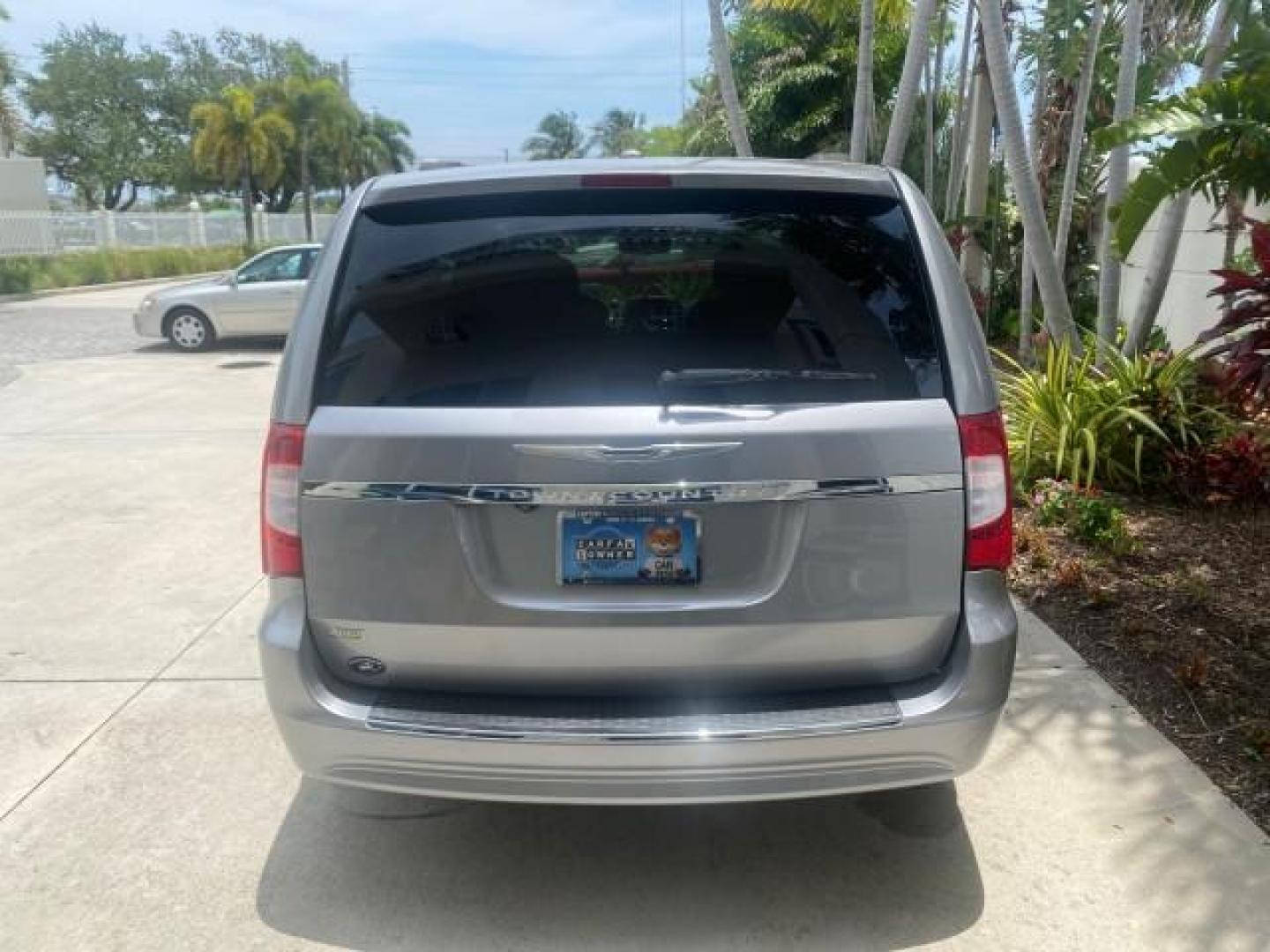 2014 Billet Silver Metallic Clearcoat /Black/Light Graystone Chrysler Town and Country Touring LOW MILES ONLY 46.298 (2C4RC1BG3ER) with an 3.6L V6 Cylinder Engine engine, Automatic transmission, located at 4701 North Dixie Hwy, Pompano Beach, FL, 33064, (954) 422-2889, 26.240938, -80.123474 - OUR WEBPAGE FLORIDACARS1.COM HAS OVER 100 PHOTOS AND FREE CARFAX LINK 2014 CHRYSLER TOWN AND COUNTRY TOURING VIN: 2C4RC1BG3ER206943 2 C 4 R C 1 B G 3 E R 2 0 6 9 4 3 VAN 3.6L V6 F DOHC 24V GASOLINE FRONT WHEEL DRIVE Top Features Alloy Wheels Rear Air Conditioning Bluetooth Technology Rear Entertainm - Photo#76