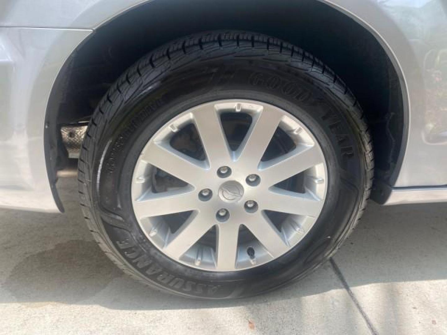 2014 Billet Silver Metallic Clearcoat /Black/Light Graystone Chrysler Town and Country Touring LOW MILES ONLY 46.298 (2C4RC1BG3ER) with an 3.6L V6 Cylinder Engine engine, Automatic transmission, located at 4701 North Dixie Hwy, Pompano Beach, FL, 33064, (954) 422-2889, 26.240938, -80.123474 - OUR WEBPAGE FLORIDACARS1.COM HAS OVER 100 PHOTOS AND FREE CARFAX LINK 2014 CHRYSLER TOWN AND COUNTRY TOURING VIN: 2C4RC1BG3ER206943 2 C 4 R C 1 B G 3 E R 2 0 6 9 4 3 VAN 3.6L V6 F DOHC 24V GASOLINE FRONT WHEEL DRIVE Top Features Alloy Wheels Rear Air Conditioning Bluetooth Technology Rear Entertainm - Photo#84