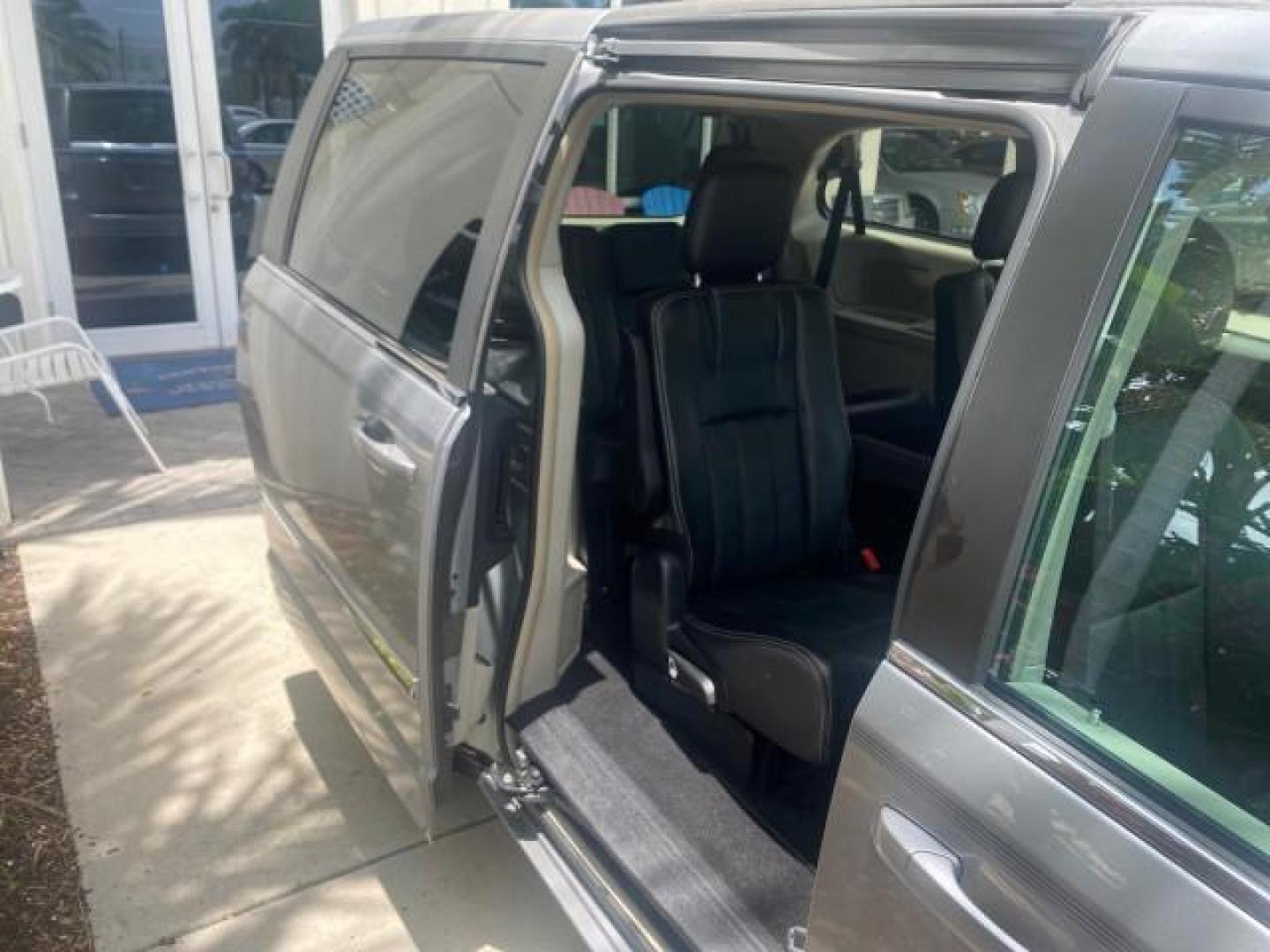 2014 Billet Silver Metallic Clearcoat /Black/Light Graystone Chrysler Town and Country Touring LOW MILES ONLY 46.298 (2C4RC1BG3ER) with an 3.6L V6 Cylinder Engine engine, Automatic transmission, located at 4701 North Dixie Hwy, Pompano Beach, FL, 33064, (954) 422-2889, 26.240938, -80.123474 - OUR WEBPAGE FLORIDACARS1.COM HAS OVER 100 PHOTOS AND FREE CARFAX LINK 2014 CHRYSLER TOWN AND COUNTRY TOURING VIN: 2C4RC1BG3ER206943 2 C 4 R C 1 B G 3 E R 2 0 6 9 4 3 VAN 3.6L V6 F DOHC 24V GASOLINE FRONT WHEEL DRIVE Top Features Alloy Wheels Rear Air Conditioning Bluetooth Technology Rear Entertainm - Photo#88