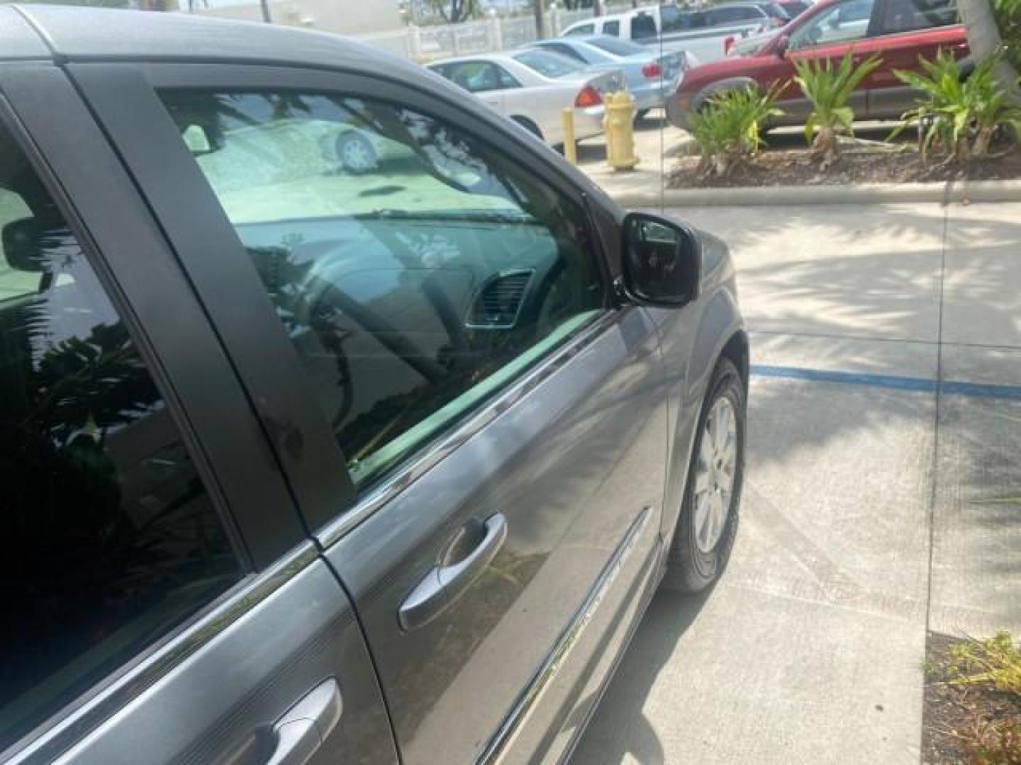 2014 Billet Silver Metallic Clearcoat /Black/Light Graystone Chrysler Town and Country Touring LOW MILES ONLY 46.298 (2C4RC1BG3ER) with an 3.6L V6 Cylinder Engine engine, Automatic transmission, located at 4701 North Dixie Hwy, Pompano Beach, FL, 33064, (954) 422-2889, 26.240938, -80.123474 - OUR WEBPAGE FLORIDACARS1.COM HAS OVER 100 PHOTOS AND FREE CARFAX LINK 2014 CHRYSLER TOWN AND COUNTRY TOURING VIN: 2C4RC1BG3ER206943 2 C 4 R C 1 B G 3 E R 2 0 6 9 4 3 VAN 3.6L V6 F DOHC 24V GASOLINE FRONT WHEEL DRIVE Top Features Alloy Wheels Rear Air Conditioning Bluetooth Technology Rear Entertainm - Photo#95