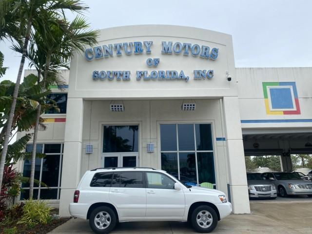 2006 Super White /Ash Toyota Highlander 1 OWNER FL LOW MILES 49,290 (JTEGD21AX60) with an 2.4L DOHC SFI 16-Valve VVT-i 4-Cyl Engine engine, Automatic transmission, located at 4701 North Dixie Hwy, Pompano Beach, FL, 33064, (954) 422-2889, 26.240938, -80.123474 - OUR WEBPAGE FLORIDACARS1.COM HAS OVER 100 PHOTOS AND FREE CARFAX LINK 2006 TOYOTA HIGHLANDER VIN: JTEGD21AX60152670 J T E G D 2 1 A X 6 0 1 5 2 6 7 0 4 DOOR WAGON/SPORT UTILITY 2.4L I4 F DOHC 16V 28 MPG GASOLINE FRONT WHEEL DRIVE Top Features Cloth Seats Basic Features ABS Brakes CD Audio Power Lock - Photo#0