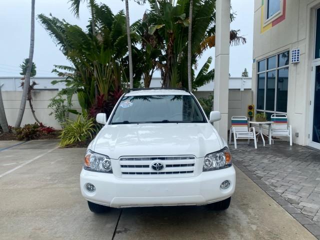 2006 Super White /Ash Toyota Highlander 1 OWNER FL LOW MILES 49,290 (JTEGD21AX60) with an 2.4L DOHC SFI 16-Valve VVT-i 4-Cyl Engine engine, Automatic transmission, located at 4701 North Dixie Hwy, Pompano Beach, FL, 33064, (954) 422-2889, 26.240938, -80.123474 - OUR WEBPAGE FLORIDACARS1.COM HAS OVER 100 PHOTOS AND FREE CARFAX LINK 2006 TOYOTA HIGHLANDER VIN: JTEGD21AX60152670 J T E G D 2 1 A X 6 0 1 5 2 6 7 0 4 DOOR WAGON/SPORT UTILITY 2.4L I4 F DOHC 16V 28 MPG GASOLINE FRONT WHEEL DRIVE Top Features Cloth Seats Basic Features ABS Brakes CD Audio Power Lock - Photo#2