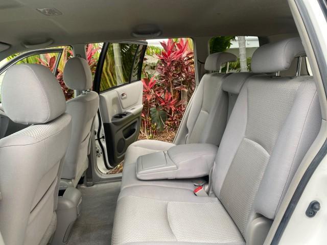2006 Super White /Ash Toyota Highlander 1 OWNER FL LOW MILES 49,290 (JTEGD21AX60) with an 2.4L DOHC SFI 16-Valve VVT-i 4-Cyl Engine engine, Automatic transmission, located at 4701 North Dixie Hwy, Pompano Beach, FL, 33064, (954) 422-2889, 26.240938, -80.123474 - OUR WEBPAGE FLORIDACARS1.COM HAS OVER 100 PHOTOS AND FREE CARFAX LINK 2006 TOYOTA HIGHLANDER VIN: JTEGD21AX60152670 J T E G D 2 1 A X 6 0 1 5 2 6 7 0 4 DOOR WAGON/SPORT UTILITY 2.4L I4 F DOHC 16V 28 MPG GASOLINE FRONT WHEEL DRIVE Top Features Cloth Seats Basic Features ABS Brakes CD Audio Power Lock - Photo#14