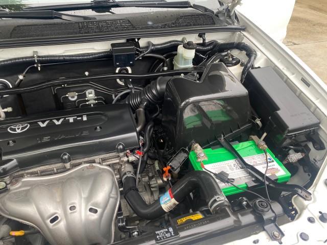 2006 Super White /Ash Toyota Highlander 1 OWNER FL LOW MILES 49,290 (JTEGD21AX60) with an 2.4L DOHC SFI 16-Valve VVT-i 4-Cyl Engine engine, Automatic transmission, located at 4701 North Dixie Hwy, Pompano Beach, FL, 33064, (954) 422-2889, 26.240938, -80.123474 - OUR WEBPAGE FLORIDACARS1.COM HAS OVER 100 PHOTOS AND FREE CARFAX LINK 2006 TOYOTA HIGHLANDER VIN: JTEGD21AX60152670 J T E G D 2 1 A X 6 0 1 5 2 6 7 0 4 DOOR WAGON/SPORT UTILITY 2.4L I4 F DOHC 16V 28 MPG GASOLINE FRONT WHEEL DRIVE Top Features Cloth Seats Basic Features ABS Brakes CD Audio Power Lock - Photo#26