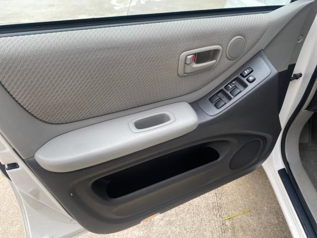 2006 Super White /Ash Toyota Highlander 1 OWNER FL LOW MILES 49,290 (JTEGD21AX60) with an 2.4L DOHC SFI 16-Valve VVT-i 4-Cyl Engine engine, Automatic transmission, located at 4701 North Dixie Hwy, Pompano Beach, FL, 33064, (954) 422-2889, 26.240938, -80.123474 - OUR WEBPAGE FLORIDACARS1.COM HAS OVER 100 PHOTOS AND FREE CARFAX LINK 2006 TOYOTA HIGHLANDER VIN: JTEGD21AX60152670 J T E G D 2 1 A X 6 0 1 5 2 6 7 0 4 DOOR WAGON/SPORT UTILITY 2.4L I4 F DOHC 16V 28 MPG GASOLINE FRONT WHEEL DRIVE Top Features Cloth Seats Basic Features ABS Brakes CD Audio Power Lock - Photo#31