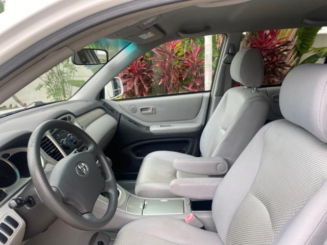 2006 Super White /Ash Toyota Highlander 1 OWNER FL LOW MILES 49,290 (JTEGD21AX60) with an 2.4L DOHC SFI 16-Valve VVT-i 4-Cyl Engine engine, Automatic transmission, located at 4701 North Dixie Hwy, Pompano Beach, FL, 33064, (954) 422-2889, 26.240938, -80.123474 - OUR WEBPAGE FLORIDACARS1.COM HAS OVER 100 PHOTOS AND FREE CARFAX LINK 2006 TOYOTA HIGHLANDER VIN: JTEGD21AX60152670 J T E G D 2 1 A X 6 0 1 5 2 6 7 0 4 DOOR WAGON/SPORT UTILITY 2.4L I4 F DOHC 16V 28 MPG GASOLINE FRONT WHEEL DRIVE Top Features Cloth Seats Basic Features ABS Brakes CD Audio Power Lock - Photo#33
