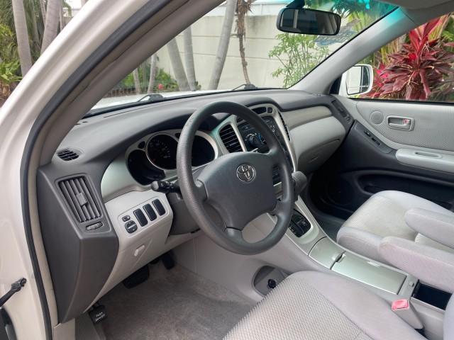 2006 Super White /Ash Toyota Highlander 1 OWNER FL LOW MILES 49,290 (JTEGD21AX60) with an 2.4L DOHC SFI 16-Valve VVT-i 4-Cyl Engine engine, Automatic transmission, located at 4701 North Dixie Hwy, Pompano Beach, FL, 33064, (954) 422-2889, 26.240938, -80.123474 - OUR WEBPAGE FLORIDACARS1.COM HAS OVER 100 PHOTOS AND FREE CARFAX LINK 2006 TOYOTA HIGHLANDER VIN: JTEGD21AX60152670 J T E G D 2 1 A X 6 0 1 5 2 6 7 0 4 DOOR WAGON/SPORT UTILITY 2.4L I4 F DOHC 16V 28 MPG GASOLINE FRONT WHEEL DRIVE Top Features Cloth Seats Basic Features ABS Brakes CD Audio Power Lock - Photo#35