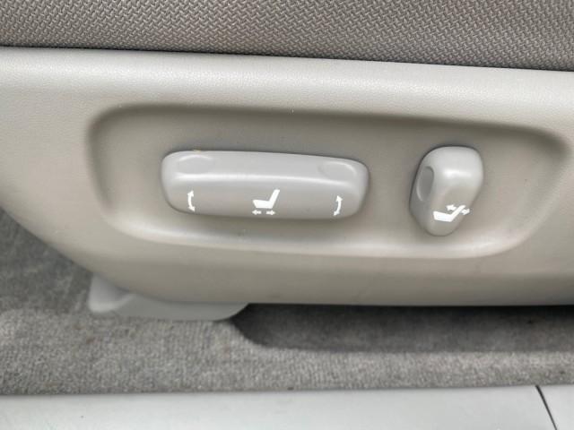 2006 Super White /Ash Toyota Highlander 1 OWNER FL LOW MILES 49,290 (JTEGD21AX60) with an 2.4L DOHC SFI 16-Valve VVT-i 4-Cyl Engine engine, Automatic transmission, located at 4701 North Dixie Hwy, Pompano Beach, FL, 33064, (954) 422-2889, 26.240938, -80.123474 - OUR WEBPAGE FLORIDACARS1.COM HAS OVER 100 PHOTOS AND FREE CARFAX LINK 2006 TOYOTA HIGHLANDER VIN: JTEGD21AX60152670 J T E G D 2 1 A X 6 0 1 5 2 6 7 0 4 DOOR WAGON/SPORT UTILITY 2.4L I4 F DOHC 16V 28 MPG GASOLINE FRONT WHEEL DRIVE Top Features Cloth Seats Basic Features ABS Brakes CD Audio Power Lock - Photo#36