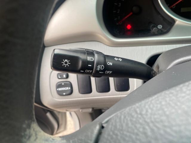 2006 Super White /Ash Toyota Highlander 1 OWNER FL LOW MILES 49,290 (JTEGD21AX60) with an 2.4L DOHC SFI 16-Valve VVT-i 4-Cyl Engine engine, Automatic transmission, located at 4701 North Dixie Hwy, Pompano Beach, FL, 33064, (954) 422-2889, 26.240938, -80.123474 - OUR WEBPAGE FLORIDACARS1.COM HAS OVER 100 PHOTOS AND FREE CARFAX LINK 2006 TOYOTA HIGHLANDER VIN: JTEGD21AX60152670 J T E G D 2 1 A X 6 0 1 5 2 6 7 0 4 DOOR WAGON/SPORT UTILITY 2.4L I4 F DOHC 16V 28 MPG GASOLINE FRONT WHEEL DRIVE Top Features Cloth Seats Basic Features ABS Brakes CD Audio Power Lock - Photo#38