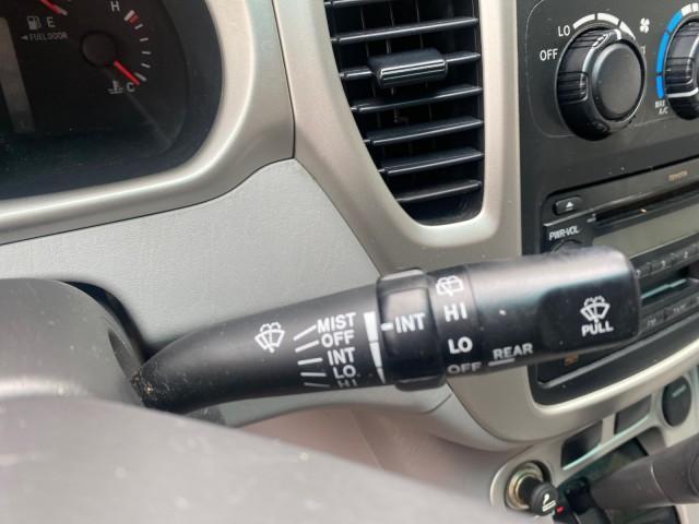 2006 Super White /Ash Toyota Highlander 1 OWNER FL LOW MILES 49,290 (JTEGD21AX60) with an 2.4L DOHC SFI 16-Valve VVT-i 4-Cyl Engine engine, Automatic transmission, located at 4701 North Dixie Hwy, Pompano Beach, FL, 33064, (954) 422-2889, 26.240938, -80.123474 - OUR WEBPAGE FLORIDACARS1.COM HAS OVER 100 PHOTOS AND FREE CARFAX LINK 2006 TOYOTA HIGHLANDER VIN: JTEGD21AX60152670 J T E G D 2 1 A X 6 0 1 5 2 6 7 0 4 DOOR WAGON/SPORT UTILITY 2.4L I4 F DOHC 16V 28 MPG GASOLINE FRONT WHEEL DRIVE Top Features Cloth Seats Basic Features ABS Brakes CD Audio Power Lock - Photo#40