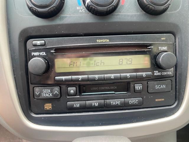 2006 Super White /Ash Toyota Highlander 1 OWNER FL LOW MILES 49,290 (JTEGD21AX60) with an 2.4L DOHC SFI 16-Valve VVT-i 4-Cyl Engine engine, Automatic transmission, located at 4701 North Dixie Hwy, Pompano Beach, FL, 33064, (954) 422-2889, 26.240938, -80.123474 - OUR WEBPAGE FLORIDACARS1.COM HAS OVER 100 PHOTOS AND FREE CARFAX LINK 2006 TOYOTA HIGHLANDER VIN: JTEGD21AX60152670 J T E G D 2 1 A X 6 0 1 5 2 6 7 0 4 DOOR WAGON/SPORT UTILITY 2.4L I4 F DOHC 16V 28 MPG GASOLINE FRONT WHEEL DRIVE Top Features Cloth Seats Basic Features ABS Brakes CD Audio Power Lock - Photo#44