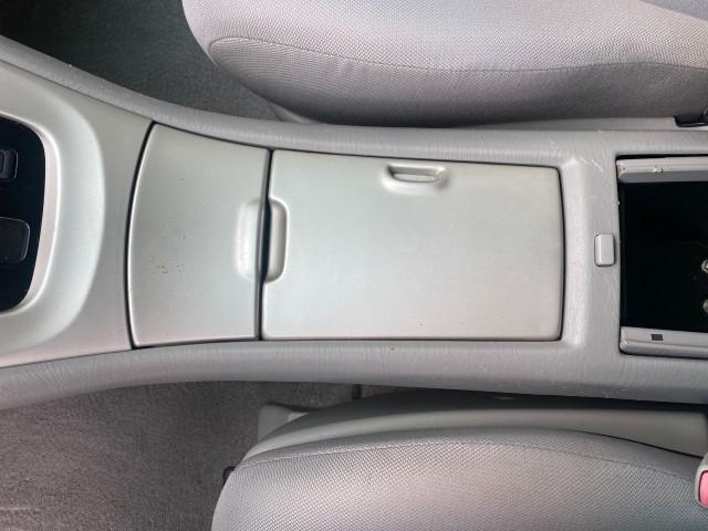 2006 Super White /Ash Toyota Highlander 1 OWNER FL LOW MILES 49,290 (JTEGD21AX60) with an 2.4L DOHC SFI 16-Valve VVT-i 4-Cyl Engine engine, Automatic transmission, located at 4701 North Dixie Hwy, Pompano Beach, FL, 33064, (954) 422-2889, 26.240938, -80.123474 - OUR WEBPAGE FLORIDACARS1.COM HAS OVER 100 PHOTOS AND FREE CARFAX LINK 2006 TOYOTA HIGHLANDER VIN: JTEGD21AX60152670 J T E G D 2 1 A X 6 0 1 5 2 6 7 0 4 DOOR WAGON/SPORT UTILITY 2.4L I4 F DOHC 16V 28 MPG GASOLINE FRONT WHEEL DRIVE Top Features Cloth Seats Basic Features ABS Brakes CD Audio Power Lock - Photo#46