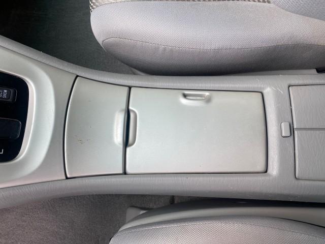 2006 Super White /Ash Toyota Highlander 1 OWNER FL LOW MILES 49,290 (JTEGD21AX60) with an 2.4L DOHC SFI 16-Valve VVT-i 4-Cyl Engine engine, Automatic transmission, located at 4701 North Dixie Hwy, Pompano Beach, FL, 33064, (954) 422-2889, 26.240938, -80.123474 - OUR WEBPAGE FLORIDACARS1.COM HAS OVER 100 PHOTOS AND FREE CARFAX LINK 2006 TOYOTA HIGHLANDER VIN: JTEGD21AX60152670 J T E G D 2 1 A X 6 0 1 5 2 6 7 0 4 DOOR WAGON/SPORT UTILITY 2.4L I4 F DOHC 16V 28 MPG GASOLINE FRONT WHEEL DRIVE Top Features Cloth Seats Basic Features ABS Brakes CD Audio Power Lock - Photo#50