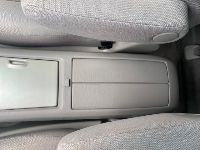 2006 Super White /Ash Toyota Highlander 1 OWNER FL LOW MILES 49,290 (JTEGD21AX60) with an 2.4L DOHC SFI 16-Valve VVT-i 4-Cyl Engine engine, Automatic transmission, located at 4701 North Dixie Hwy, Pompano Beach, FL, 33064, (954) 422-2889, 26.240938, -80.123474 - OUR WEBPAGE FLORIDACARS1.COM HAS OVER 100 PHOTOS AND FREE CARFAX LINK 2006 TOYOTA HIGHLANDER VIN: JTEGD21AX60152670 J T E G D 2 1 A X 6 0 1 5 2 6 7 0 4 DOOR WAGON/SPORT UTILITY 2.4L I4 F DOHC 16V 28 MPG GASOLINE FRONT WHEEL DRIVE Top Features Cloth Seats Basic Features ABS Brakes CD Audio Power Lock - Photo#51