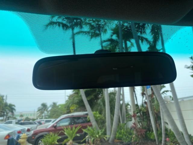 2006 Super White /Ash Toyota Highlander 1 OWNER FL LOW MILES 49,290 (JTEGD21AX60) with an 2.4L DOHC SFI 16-Valve VVT-i 4-Cyl Engine engine, Automatic transmission, located at 4701 North Dixie Hwy, Pompano Beach, FL, 33064, (954) 422-2889, 26.240938, -80.123474 - OUR WEBPAGE FLORIDACARS1.COM HAS OVER 100 PHOTOS AND FREE CARFAX LINK 2006 TOYOTA HIGHLANDER VIN: JTEGD21AX60152670 J T E G D 2 1 A X 6 0 1 5 2 6 7 0 4 DOOR WAGON/SPORT UTILITY 2.4L I4 F DOHC 16V 28 MPG GASOLINE FRONT WHEEL DRIVE Top Features Cloth Seats Basic Features ABS Brakes CD Audio Power Lock - Photo#52