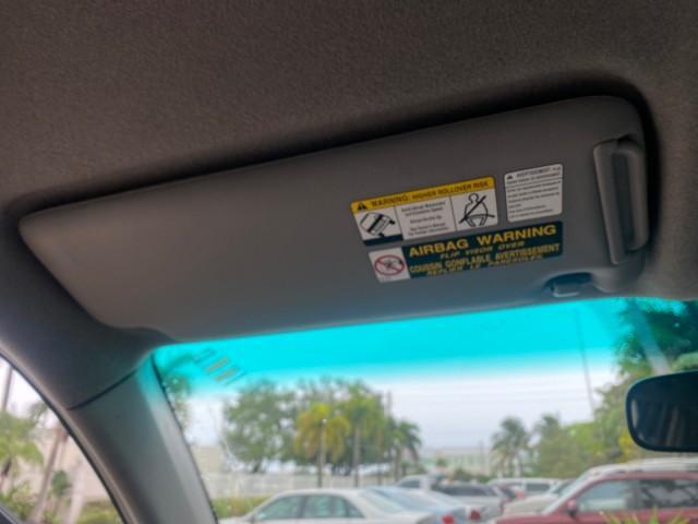 2006 Super White /Ash Toyota Highlander 1 OWNER FL LOW MILES 49,290 (JTEGD21AX60) with an 2.4L DOHC SFI 16-Valve VVT-i 4-Cyl Engine engine, Automatic transmission, located at 4701 North Dixie Hwy, Pompano Beach, FL, 33064, (954) 422-2889, 26.240938, -80.123474 - OUR WEBPAGE FLORIDACARS1.COM HAS OVER 100 PHOTOS AND FREE CARFAX LINK 2006 TOYOTA HIGHLANDER VIN: JTEGD21AX60152670 J T E G D 2 1 A X 6 0 1 5 2 6 7 0 4 DOOR WAGON/SPORT UTILITY 2.4L I4 F DOHC 16V 28 MPG GASOLINE FRONT WHEEL DRIVE Top Features Cloth Seats Basic Features ABS Brakes CD Audio Power Lock - Photo#53