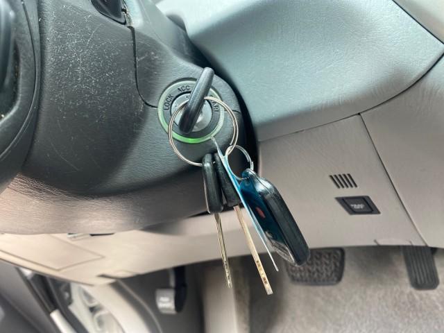 2006 Super White /Ash Toyota Highlander 1 OWNER FL LOW MILES 49,290 (JTEGD21AX60) with an 2.4L DOHC SFI 16-Valve VVT-i 4-Cyl Engine engine, Automatic transmission, located at 4701 North Dixie Hwy, Pompano Beach, FL, 33064, (954) 422-2889, 26.240938, -80.123474 - OUR WEBPAGE FLORIDACARS1.COM HAS OVER 100 PHOTOS AND FREE CARFAX LINK 2006 TOYOTA HIGHLANDER VIN: JTEGD21AX60152670 J T E G D 2 1 A X 6 0 1 5 2 6 7 0 4 DOOR WAGON/SPORT UTILITY 2.4L I4 F DOHC 16V 28 MPG GASOLINE FRONT WHEEL DRIVE Top Features Cloth Seats Basic Features ABS Brakes CD Audio Power Lock - Photo#59