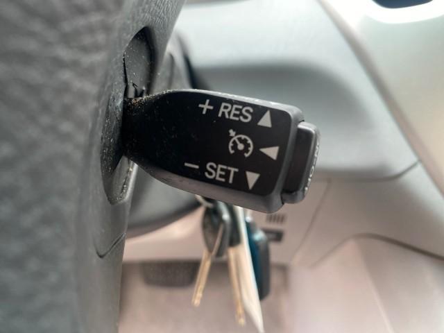 2006 Super White /Ash Toyota Highlander 1 OWNER FL LOW MILES 49,290 (JTEGD21AX60) with an 2.4L DOHC SFI 16-Valve VVT-i 4-Cyl Engine engine, Automatic transmission, located at 4701 North Dixie Hwy, Pompano Beach, FL, 33064, (954) 422-2889, 26.240938, -80.123474 - OUR WEBPAGE FLORIDACARS1.COM HAS OVER 100 PHOTOS AND FREE CARFAX LINK 2006 TOYOTA HIGHLANDER VIN: JTEGD21AX60152670 J T E G D 2 1 A X 6 0 1 5 2 6 7 0 4 DOOR WAGON/SPORT UTILITY 2.4L I4 F DOHC 16V 28 MPG GASOLINE FRONT WHEEL DRIVE Top Features Cloth Seats Basic Features ABS Brakes CD Audio Power Lock - Photo#60