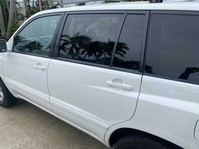 2006 Super White /Ash Toyota Highlander 1 OWNER FL LOW MILES 49,290 (JTEGD21AX60) with an 2.4L DOHC SFI 16-Valve VVT-i 4-Cyl Engine engine, Automatic transmission, located at 4701 North Dixie Hwy, Pompano Beach, FL, 33064, (954) 422-2889, 26.240938, -80.123474 - OUR WEBPAGE FLORIDACARS1.COM HAS OVER 100 PHOTOS AND FREE CARFAX LINK 2006 TOYOTA HIGHLANDER VIN: JTEGD21AX60152670 J T E G D 2 1 A X 6 0 1 5 2 6 7 0 4 DOOR WAGON/SPORT UTILITY 2.4L I4 F DOHC 16V 28 MPG GASOLINE FRONT WHEEL DRIVE Top Features Cloth Seats Basic Features ABS Brakes CD Audio Power Lock - Photo#61