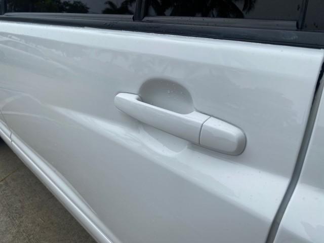 2006 Super White /Ash Toyota Highlander 1 OWNER FL LOW MILES 49,290 (JTEGD21AX60) with an 2.4L DOHC SFI 16-Valve VVT-i 4-Cyl Engine engine, Automatic transmission, located at 4701 North Dixie Hwy, Pompano Beach, FL, 33064, (954) 422-2889, 26.240938, -80.123474 - OUR WEBPAGE FLORIDACARS1.COM HAS OVER 100 PHOTOS AND FREE CARFAX LINK 2006 TOYOTA HIGHLANDER VIN: JTEGD21AX60152670 J T E G D 2 1 A X 6 0 1 5 2 6 7 0 4 DOOR WAGON/SPORT UTILITY 2.4L I4 F DOHC 16V 28 MPG GASOLINE FRONT WHEEL DRIVE Top Features Cloth Seats Basic Features ABS Brakes CD Audio Power Lock - Photo#62