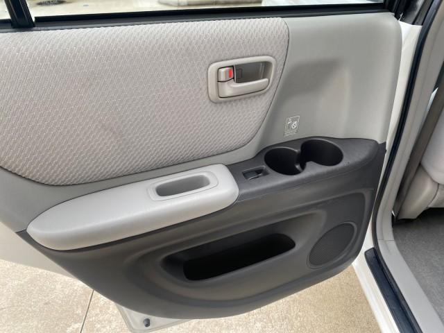 2006 Super White /Ash Toyota Highlander 1 OWNER FL LOW MILES 49,290 (JTEGD21AX60) with an 2.4L DOHC SFI 16-Valve VVT-i 4-Cyl Engine engine, Automatic transmission, located at 4701 North Dixie Hwy, Pompano Beach, FL, 33064, (954) 422-2889, 26.240938, -80.123474 - OUR WEBPAGE FLORIDACARS1.COM HAS OVER 100 PHOTOS AND FREE CARFAX LINK 2006 TOYOTA HIGHLANDER VIN: JTEGD21AX60152670 J T E G D 2 1 A X 6 0 1 5 2 6 7 0 4 DOOR WAGON/SPORT UTILITY 2.4L I4 F DOHC 16V 28 MPG GASOLINE FRONT WHEEL DRIVE Top Features Cloth Seats Basic Features ABS Brakes CD Audio Power Lock - Photo#63