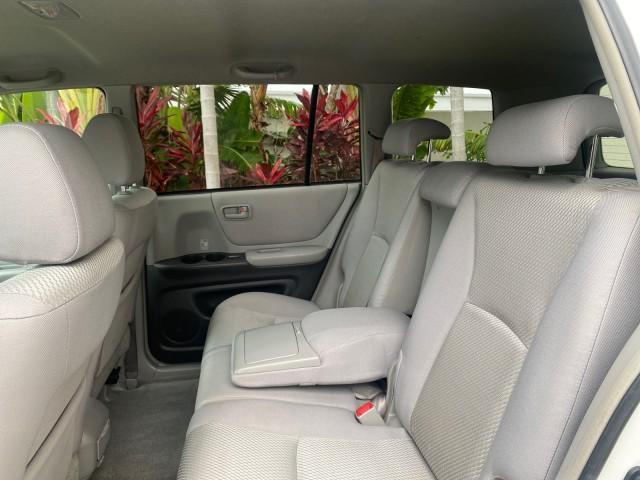 2006 Super White /Ash Toyota Highlander 1 OWNER FL LOW MILES 49,290 (JTEGD21AX60) with an 2.4L DOHC SFI 16-Valve VVT-i 4-Cyl Engine engine, Automatic transmission, located at 4701 North Dixie Hwy, Pompano Beach, FL, 33064, (954) 422-2889, 26.240938, -80.123474 - OUR WEBPAGE FLORIDACARS1.COM HAS OVER 100 PHOTOS AND FREE CARFAX LINK 2006 TOYOTA HIGHLANDER VIN: JTEGD21AX60152670 J T E G D 2 1 A X 6 0 1 5 2 6 7 0 4 DOOR WAGON/SPORT UTILITY 2.4L I4 F DOHC 16V 28 MPG GASOLINE FRONT WHEEL DRIVE Top Features Cloth Seats Basic Features ABS Brakes CD Audio Power Lock - Photo#64