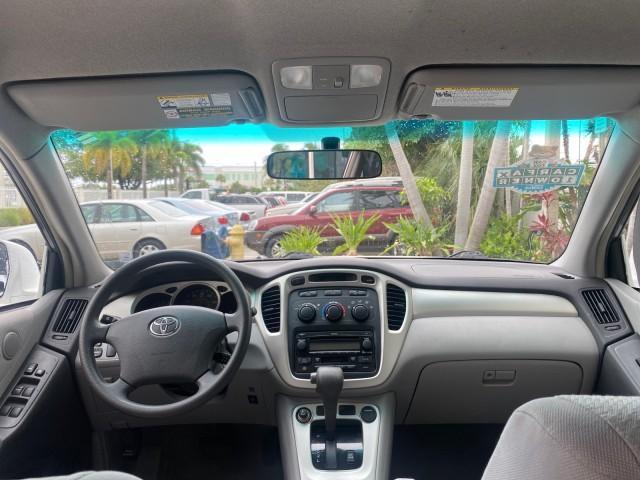 2006 Super White /Ash Toyota Highlander 1 OWNER FL LOW MILES 49,290 (JTEGD21AX60) with an 2.4L DOHC SFI 16-Valve VVT-i 4-Cyl Engine engine, Automatic transmission, located at 4701 North Dixie Hwy, Pompano Beach, FL, 33064, (954) 422-2889, 26.240938, -80.123474 - OUR WEBPAGE FLORIDACARS1.COM HAS OVER 100 PHOTOS AND FREE CARFAX LINK 2006 TOYOTA HIGHLANDER VIN: JTEGD21AX60152670 J T E G D 2 1 A X 6 0 1 5 2 6 7 0 4 DOOR WAGON/SPORT UTILITY 2.4L I4 F DOHC 16V 28 MPG GASOLINE FRONT WHEEL DRIVE Top Features Cloth Seats Basic Features ABS Brakes CD Audio Power Lock - Photo#70