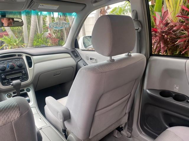 2006 Super White /Ash Toyota Highlander 1 OWNER FL LOW MILES 49,290 (JTEGD21AX60) with an 2.4L DOHC SFI 16-Valve VVT-i 4-Cyl Engine engine, Automatic transmission, located at 4701 North Dixie Hwy, Pompano Beach, FL, 33064, (954) 422-2889, 26.240938, -80.123474 - OUR WEBPAGE FLORIDACARS1.COM HAS OVER 100 PHOTOS AND FREE CARFAX LINK 2006 TOYOTA HIGHLANDER VIN: JTEGD21AX60152670 J T E G D 2 1 A X 6 0 1 5 2 6 7 0 4 DOOR WAGON/SPORT UTILITY 2.4L I4 F DOHC 16V 28 MPG GASOLINE FRONT WHEEL DRIVE Top Features Cloth Seats Basic Features ABS Brakes CD Audio Power Lock - Photo#71