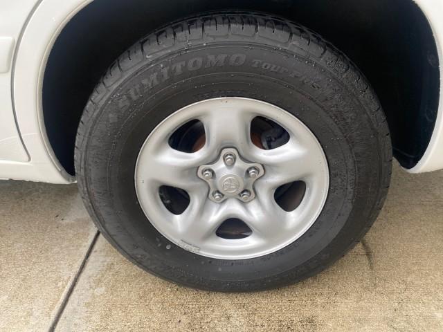 2006 Super White /Ash Toyota Highlander 1 OWNER FL LOW MILES 49,290 (JTEGD21AX60) with an 2.4L DOHC SFI 16-Valve VVT-i 4-Cyl Engine engine, Automatic transmission, located at 4701 North Dixie Hwy, Pompano Beach, FL, 33064, (954) 422-2889, 26.240938, -80.123474 - OUR WEBPAGE FLORIDACARS1.COM HAS OVER 100 PHOTOS AND FREE CARFAX LINK 2006 TOYOTA HIGHLANDER VIN: JTEGD21AX60152670 J T E G D 2 1 A X 6 0 1 5 2 6 7 0 4 DOOR WAGON/SPORT UTILITY 2.4L I4 F DOHC 16V 28 MPG GASOLINE FRONT WHEEL DRIVE Top Features Cloth Seats Basic Features ABS Brakes CD Audio Power Lock - Photo#72