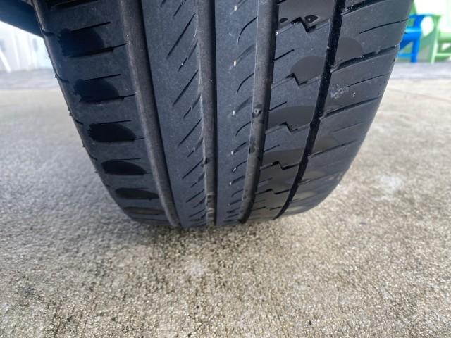 2006 Super White /Ash Toyota Highlander 1 OWNER FL LOW MILES 49,290 (JTEGD21AX60) with an 2.4L DOHC SFI 16-Valve VVT-i 4-Cyl Engine engine, Automatic transmission, located at 4701 North Dixie Hwy, Pompano Beach, FL, 33064, (954) 422-2889, 26.240938, -80.123474 - OUR WEBPAGE FLORIDACARS1.COM HAS OVER 100 PHOTOS AND FREE CARFAX LINK 2006 TOYOTA HIGHLANDER VIN: JTEGD21AX60152670 J T E G D 2 1 A X 6 0 1 5 2 6 7 0 4 DOOR WAGON/SPORT UTILITY 2.4L I4 F DOHC 16V 28 MPG GASOLINE FRONT WHEEL DRIVE Top Features Cloth Seats Basic Features ABS Brakes CD Audio Power Lock - Photo#73