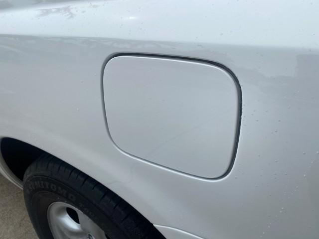 2006 Super White /Ash Toyota Highlander 1 OWNER FL LOW MILES 49,290 (JTEGD21AX60) with an 2.4L DOHC SFI 16-Valve VVT-i 4-Cyl Engine engine, Automatic transmission, located at 4701 North Dixie Hwy, Pompano Beach, FL, 33064, (954) 422-2889, 26.240938, -80.123474 - OUR WEBPAGE FLORIDACARS1.COM HAS OVER 100 PHOTOS AND FREE CARFAX LINK 2006 TOYOTA HIGHLANDER VIN: JTEGD21AX60152670 J T E G D 2 1 A X 6 0 1 5 2 6 7 0 4 DOOR WAGON/SPORT UTILITY 2.4L I4 F DOHC 16V 28 MPG GASOLINE FRONT WHEEL DRIVE Top Features Cloth Seats Basic Features ABS Brakes CD Audio Power Lock - Photo#74