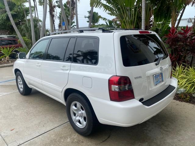 2006 Super White /Ash Toyota Highlander 1 OWNER FL LOW MILES 49,290 (JTEGD21AX60) with an 2.4L DOHC SFI 16-Valve VVT-i 4-Cyl Engine engine, Automatic transmission, located at 4701 North Dixie Hwy, Pompano Beach, FL, 33064, (954) 422-2889, 26.240938, -80.123474 - OUR WEBPAGE FLORIDACARS1.COM HAS OVER 100 PHOTOS AND FREE CARFAX LINK 2006 TOYOTA HIGHLANDER VIN: JTEGD21AX60152670 J T E G D 2 1 A X 6 0 1 5 2 6 7 0 4 DOOR WAGON/SPORT UTILITY 2.4L I4 F DOHC 16V 28 MPG GASOLINE FRONT WHEEL DRIVE Top Features Cloth Seats Basic Features ABS Brakes CD Audio Power Lock - Photo#76