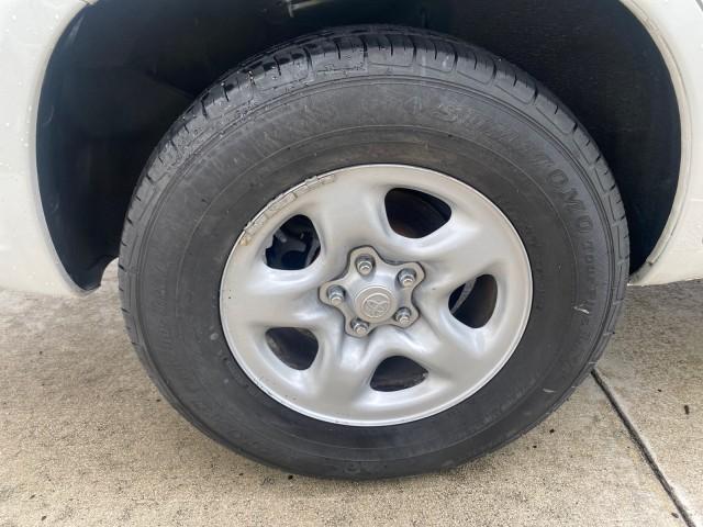 2006 Super White /Ash Toyota Highlander 1 OWNER FL LOW MILES 49,290 (JTEGD21AX60) with an 2.4L DOHC SFI 16-Valve VVT-i 4-Cyl Engine engine, Automatic transmission, located at 4701 North Dixie Hwy, Pompano Beach, FL, 33064, (954) 422-2889, 26.240938, -80.123474 - OUR WEBPAGE FLORIDACARS1.COM HAS OVER 100 PHOTOS AND FREE CARFAX LINK 2006 TOYOTA HIGHLANDER VIN: JTEGD21AX60152670 J T E G D 2 1 A X 6 0 1 5 2 6 7 0 4 DOOR WAGON/SPORT UTILITY 2.4L I4 F DOHC 16V 28 MPG GASOLINE FRONT WHEEL DRIVE Top Features Cloth Seats Basic Features ABS Brakes CD Audio Power Lock - Photo#84