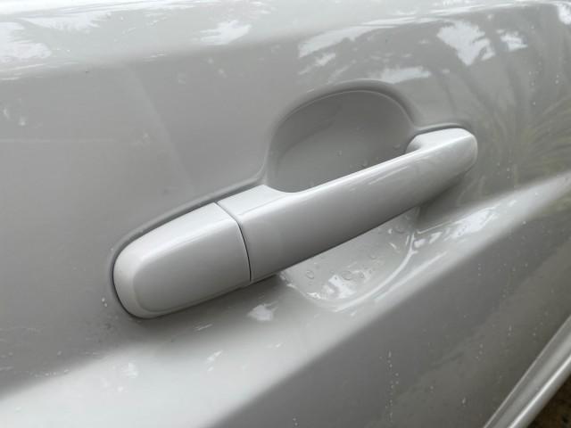 2006 Super White /Ash Toyota Highlander 1 OWNER FL LOW MILES 49,290 (JTEGD21AX60) with an 2.4L DOHC SFI 16-Valve VVT-i 4-Cyl Engine engine, Automatic transmission, located at 4701 North Dixie Hwy, Pompano Beach, FL, 33064, (954) 422-2889, 26.240938, -80.123474 - OUR WEBPAGE FLORIDACARS1.COM HAS OVER 100 PHOTOS AND FREE CARFAX LINK 2006 TOYOTA HIGHLANDER VIN: JTEGD21AX60152670 J T E G D 2 1 A X 6 0 1 5 2 6 7 0 4 DOOR WAGON/SPORT UTILITY 2.4L I4 F DOHC 16V 28 MPG GASOLINE FRONT WHEEL DRIVE Top Features Cloth Seats Basic Features ABS Brakes CD Audio Power Lock - Photo#87