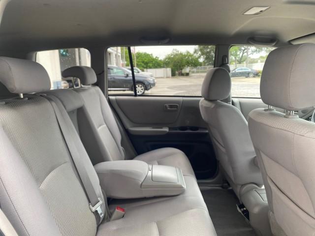 2006 Super White /Ash Toyota Highlander 1 OWNER FL LOW MILES 49,290 (JTEGD21AX60) with an 2.4L DOHC SFI 16-Valve VVT-i 4-Cyl Engine engine, Automatic transmission, located at 4701 North Dixie Hwy, Pompano Beach, FL, 33064, (954) 422-2889, 26.240938, -80.123474 - OUR WEBPAGE FLORIDACARS1.COM HAS OVER 100 PHOTOS AND FREE CARFAX LINK 2006 TOYOTA HIGHLANDER VIN: JTEGD21AX60152670 J T E G D 2 1 A X 6 0 1 5 2 6 7 0 4 DOOR WAGON/SPORT UTILITY 2.4L I4 F DOHC 16V 28 MPG GASOLINE FRONT WHEEL DRIVE Top Features Cloth Seats Basic Features ABS Brakes CD Audio Power Lock - Photo#90