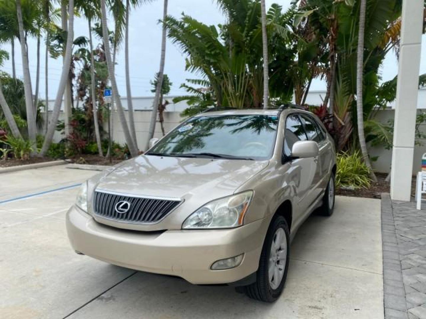 2007 Savannah Metallic /Ivory Lexus RX 350 1 OWNER FLORIDA LOW MILES 83,334 (2T2GK31U47C) with an 3.5L DOHC SMPI 24-Valve V6 Engine engine, Automatic transmission, located at 4701 North Dixie Hwy, Pompano Beach, FL, 33064, (954) 422-2889, 26.240938, -80.123474 - OUR WEBPAGE FLORIDACARS1.COM HAS OVER 100 PHOTOS AND FREE CARFAX LINK 2007 LEXUS RX 350 $ 44,790 NEW VIN: 2T2GK31U47C004222 2 T 2 G K 3 1 U 4 7 C 0 0 4 2 2 2 4 DOOR WAGON/SPORT UTILITY 3.5L V6 F DOHC 24V GASOLINE FRONT WHEEL DRIVE Top Features Alloy Wheels Leather Seats Memory Seat(s) Power Hatch/De - Photo#3