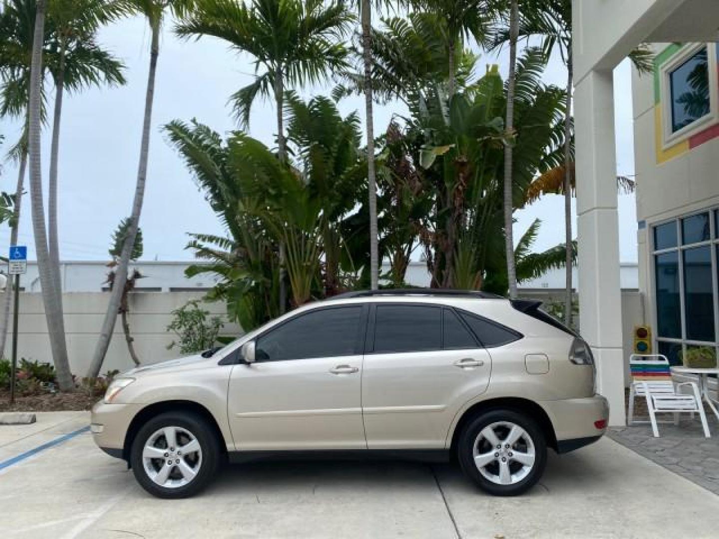 2007 Savannah Metallic /Ivory Lexus RX 350 1 OWNER FLORIDA LOW MILES 83,334 (2T2GK31U47C) with an 3.5L DOHC SMPI 24-Valve V6 Engine engine, Automatic transmission, located at 4701 North Dixie Hwy, Pompano Beach, FL, 33064, (954) 422-2889, 26.240938, -80.123474 - OUR WEBPAGE FLORIDACARS1.COM HAS OVER 100 PHOTOS AND FREE CARFAX LINK 2007 LEXUS RX 350 $ 44,790 NEW VIN: 2T2GK31U47C004222 2 T 2 G K 3 1 U 4 7 C 0 0 4 2 2 2 4 DOOR WAGON/SPORT UTILITY 3.5L V6 F DOHC 24V GASOLINE FRONT WHEEL DRIVE Top Features Alloy Wheels Leather Seats Memory Seat(s) Power Hatch/De - Photo#4