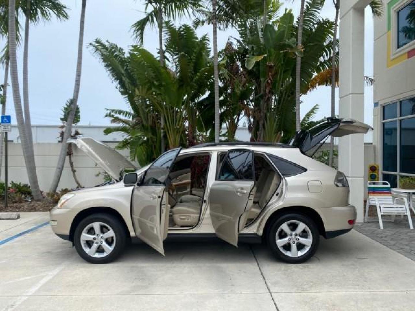 2007 Savannah Metallic /Ivory Lexus RX 350 1 OWNER FLORIDA LOW MILES 83,334 (2T2GK31U47C) with an 3.5L DOHC SMPI 24-Valve V6 Engine engine, Automatic transmission, located at 4701 North Dixie Hwy, Pompano Beach, FL, 33064, (954) 422-2889, 26.240938, -80.123474 - OUR WEBPAGE FLORIDACARS1.COM HAS OVER 100 PHOTOS AND FREE CARFAX LINK 2007 LEXUS RX 350 $ 44,790 NEW VIN: 2T2GK31U47C004222 2 T 2 G K 3 1 U 4 7 C 0 0 4 2 2 2 4 DOOR WAGON/SPORT UTILITY 3.5L V6 F DOHC 24V GASOLINE FRONT WHEEL DRIVE Top Features Alloy Wheels Leather Seats Memory Seat(s) Power Hatch/De - Photo#8